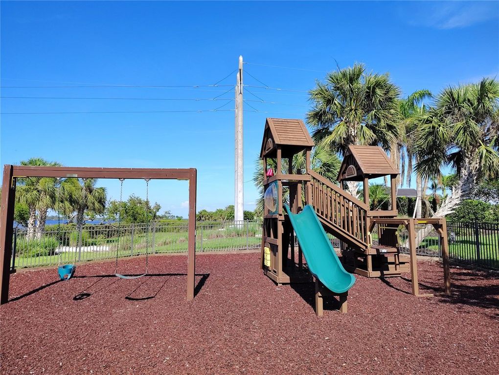 Image 41 of property listing at 1268 RIVERSCAPE STREET C, Bradenton, FL 34208