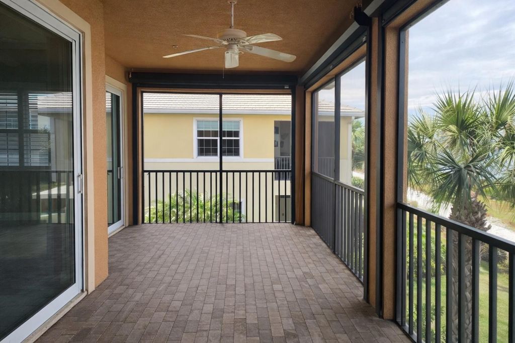 Image 7 of property listing at 1268 RIVERSCAPE STREET C, Bradenton, FL 34208