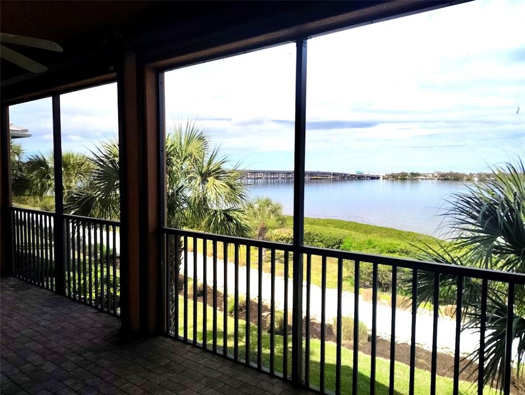 Image 8 of property listing at 1268 RIVERSCAPE STREET C, Bradenton, FL 34208