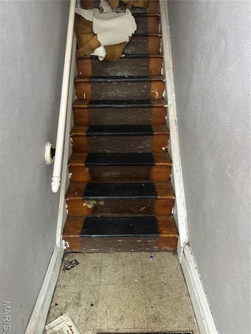 4210 Holly Avenue, St Louis, MO 63115