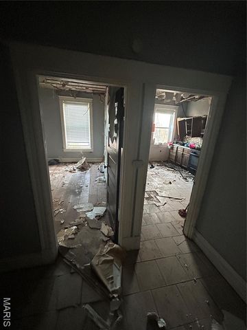 4210 Holly Avenue, St Louis, MO 63115