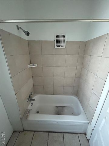 4210 Holly Avenue, St Louis, MO 63115