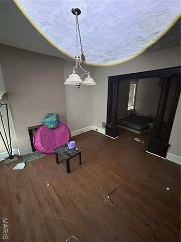 4210 Holly Avenue, St Louis, MO 63115