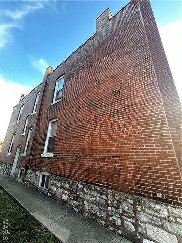 4210 Holly Avenue, St Louis, MO 63115