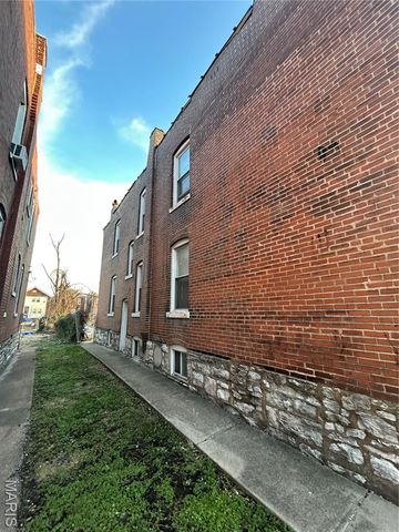 4210 Holly Avenue, St Louis, MO 63115