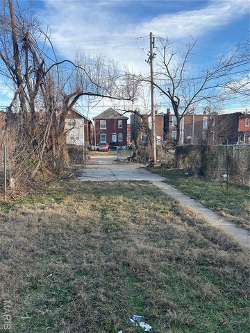 4210 Holly Avenue, St Louis, MO 63115