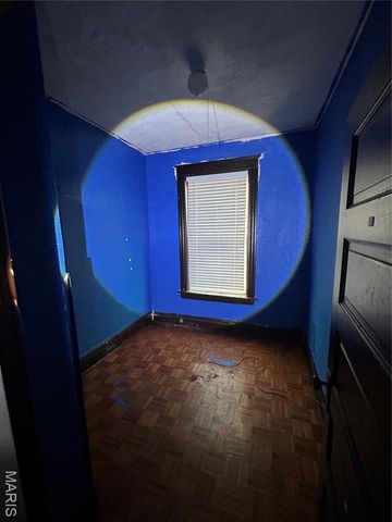 4210 Holly Avenue, St Louis, MO 63115