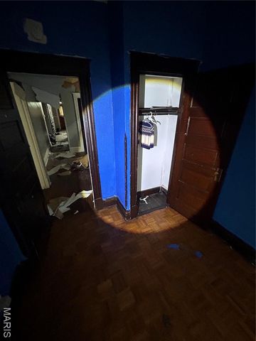 4210 Holly Avenue, St Louis, MO 63115