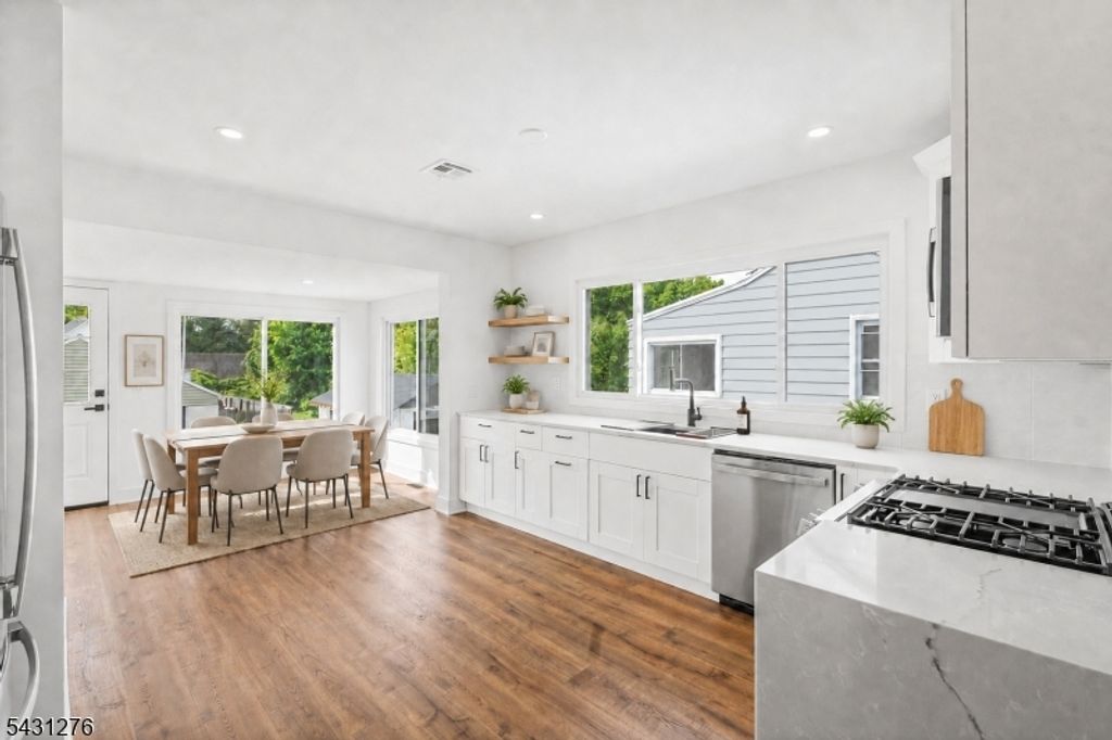 11 Dunkerly St, Totowa Boro, NJ 07512 — photo 3