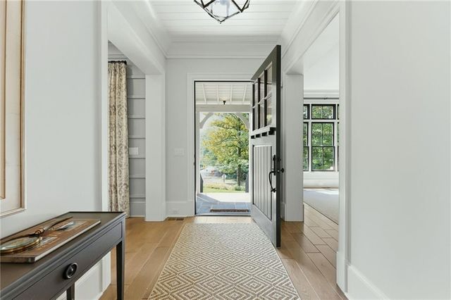 4384 Powers Ferry Road NW, Atlanta, GA 30327