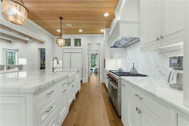 4384 Powers Ferry Road NW, Atlanta, GA 30327