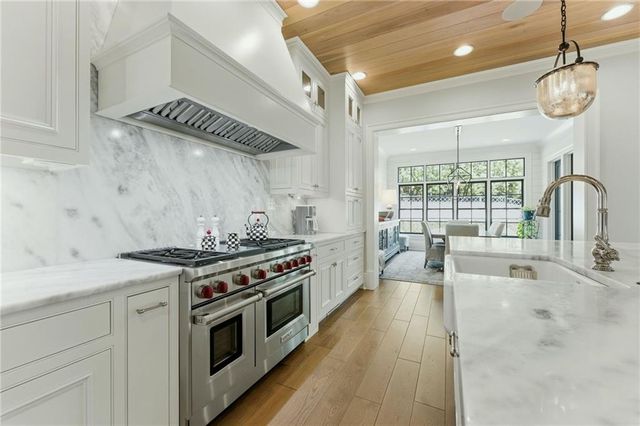 4384 Powers Ferry Road NW, Atlanta, GA 30327