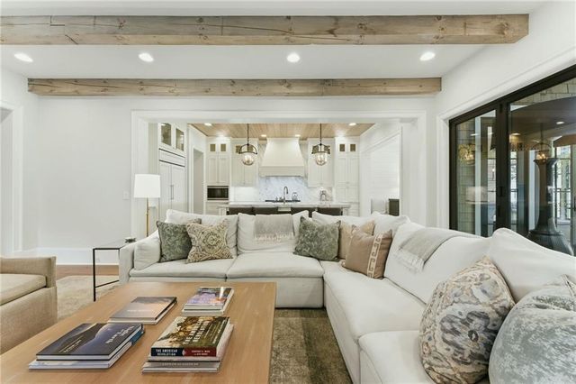 4384 Powers Ferry Road NW, Atlanta, GA 30327