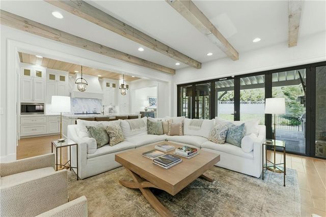 4384 Powers Ferry Road NW, Atlanta, GA 30327