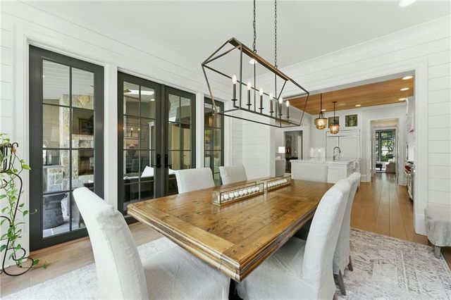 4384 Powers Ferry Road NW, Atlanta, GA 30327