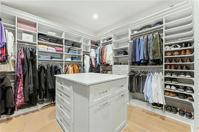 4384 Powers Ferry Road NW, Atlanta, GA 30327