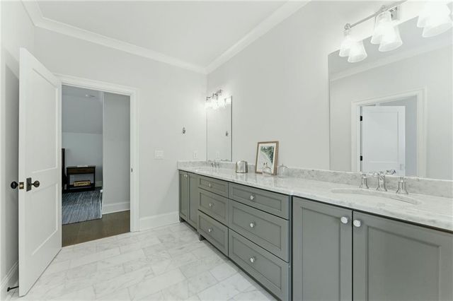 4384 Powers Ferry Road NW, Atlanta, GA 30327