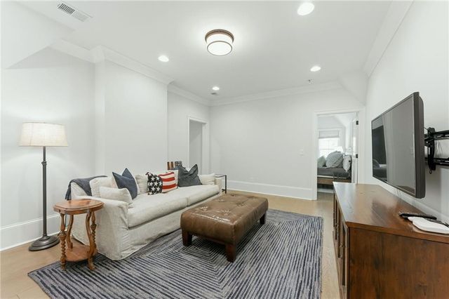 4384 Powers Ferry Road NW, Atlanta, GA 30327