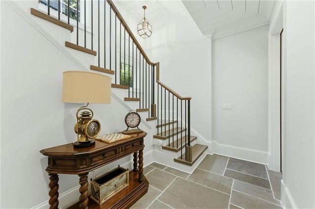4384 Powers Ferry Road NW, Atlanta, GA 30327