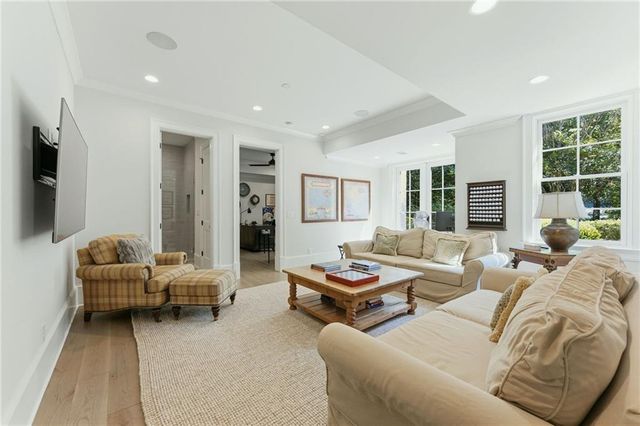 4384 Powers Ferry Road NW, Atlanta, GA 30327