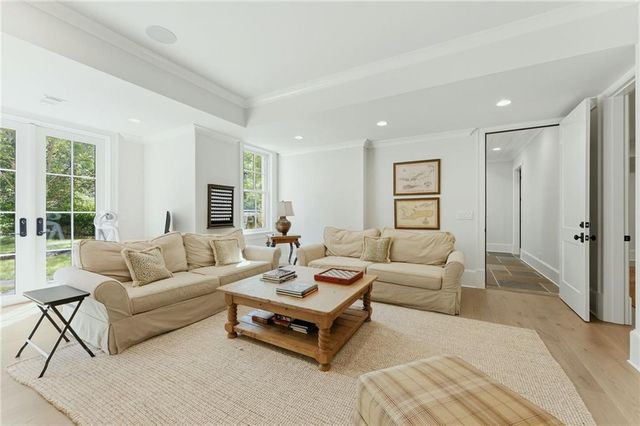 4384 Powers Ferry Road NW, Atlanta, GA 30327