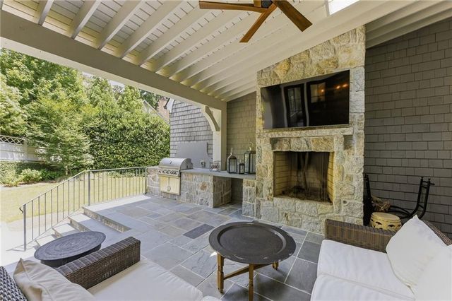 4384 Powers Ferry Road NW, Atlanta, GA 30327