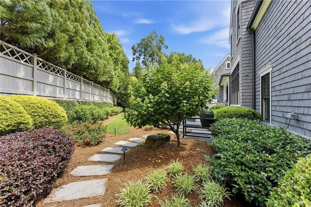 4384 Powers Ferry Road NW, Atlanta, GA 30327