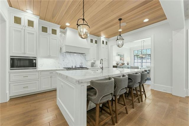 4384 Powers Ferry Road NW, Atlanta, GA 30327