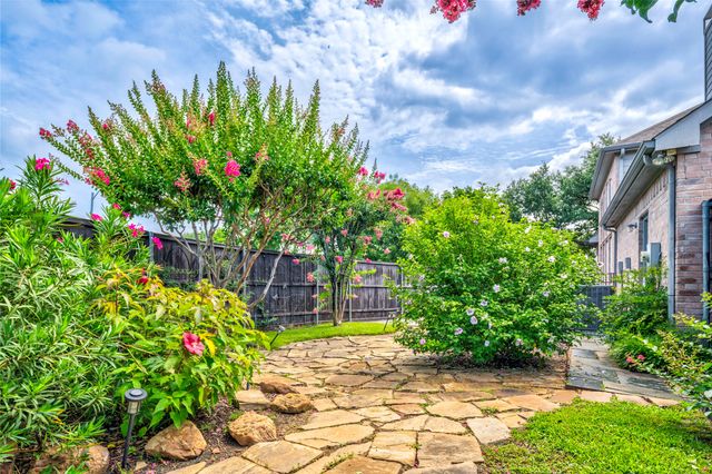 127 Pecan Valley Drive, Irving, TX 75063