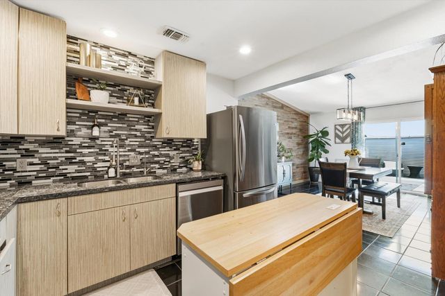 10735 Sterling Wood Way, Rancho Cordova, CA 95670