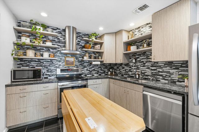 10735 Sterling Wood Way, Rancho Cordova, CA 95670