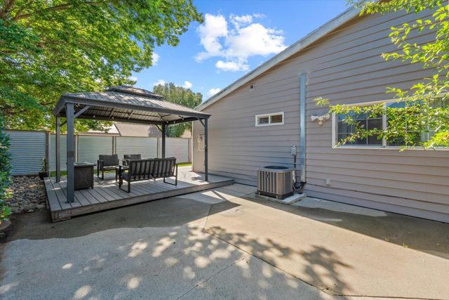 10735 Sterling Wood Way, Rancho Cordova, CA 95670