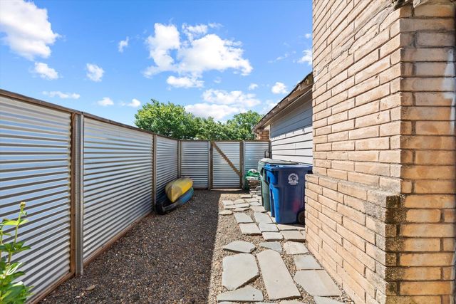 10735 Sterling Wood Way, Rancho Cordova, CA 95670
