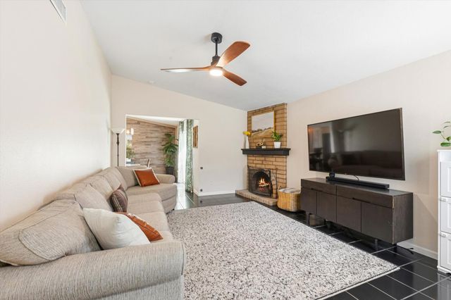 10735 Sterling Wood Way, Rancho Cordova, CA 95670