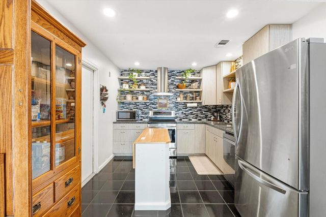 10735 Sterling Wood Way, Rancho Cordova, CA 95670