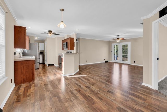 594 Woodholme Dr., Conway, SC 29526