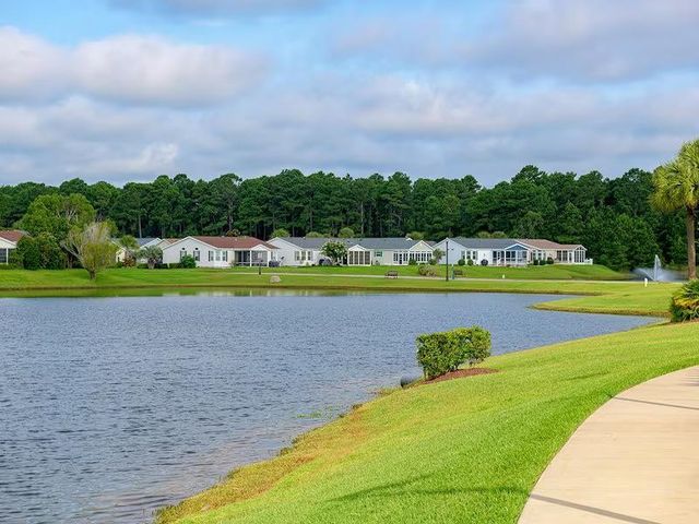 594 Woodholme Dr., Conway, SC 29526