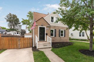 1225 Highridge Parkway, Westchester, IL 60154