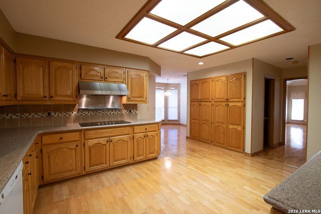 8 Granburg Pl, San Antonio, TX 78218