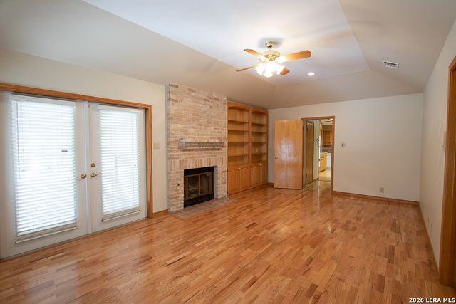 8 Granburg Pl, San Antonio, TX 78218