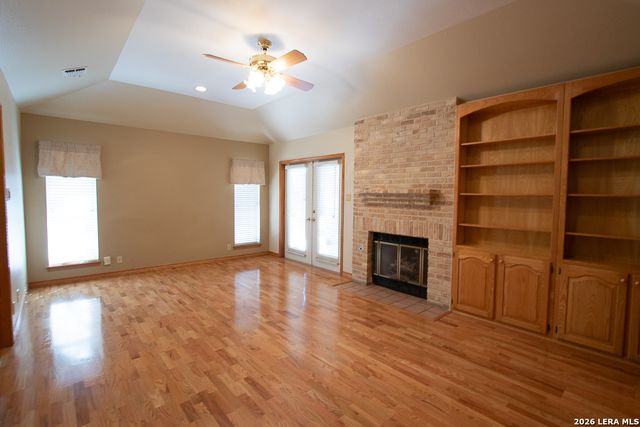 8 Granburg Pl, San Antonio, TX 78218