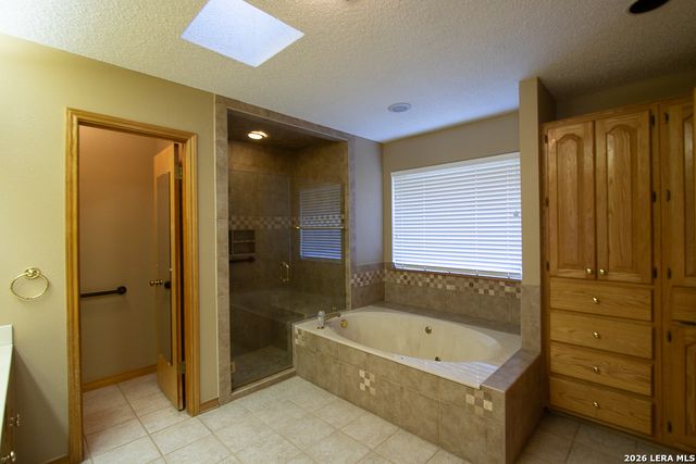 8 Granburg Pl, San Antonio, TX 78218