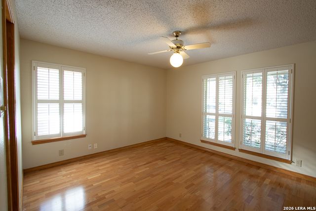 8 Granburg Pl, San Antonio, TX 78218