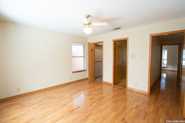 8 Granburg Pl, San Antonio, TX 78218