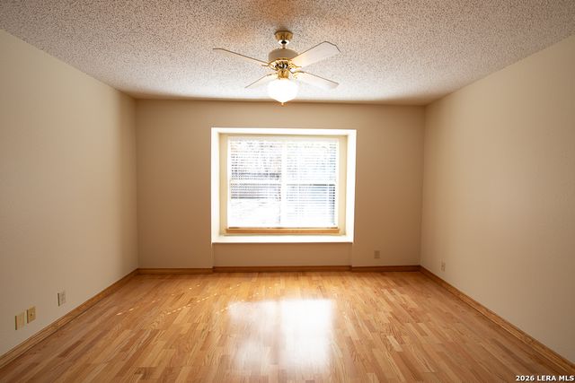 8 Granburg Pl, San Antonio, TX 78218