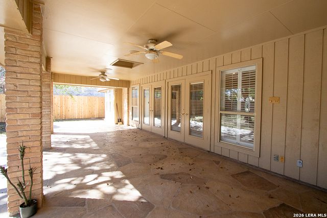 8 Granburg Pl, San Antonio, TX 78218