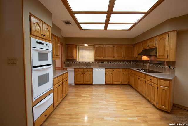 8 Granburg Pl, San Antonio, TX 78218