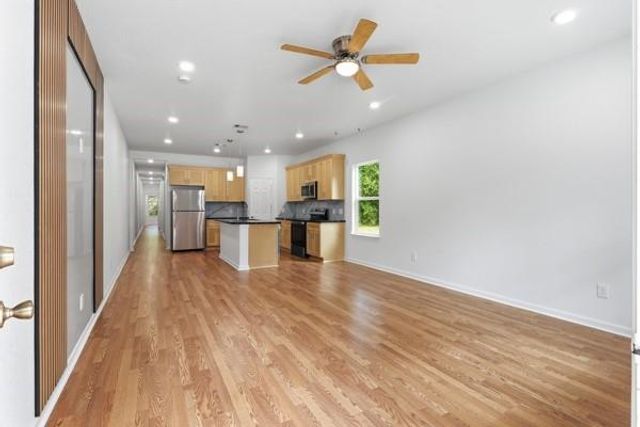 819 Junction Avenue B, Cleveland, TX 77327