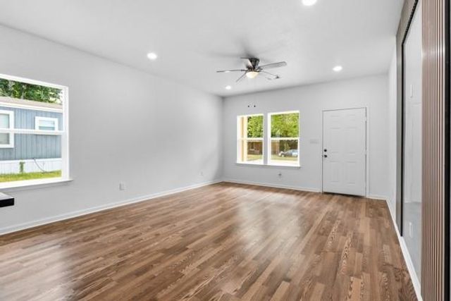 819 Junction Avenue B, Cleveland, TX 77327