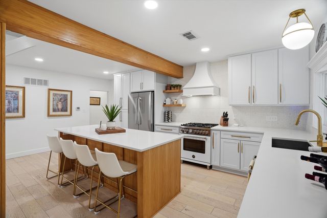 4500 ROCK QUARRY RD, Columbia, MO 65201